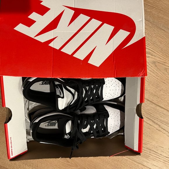 Nike Dunk Black/White Size 9.5 Men's - Picture 8 of 9